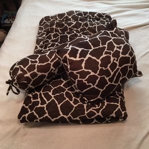Giraffe comforter and bedskirt (pillows seperate)